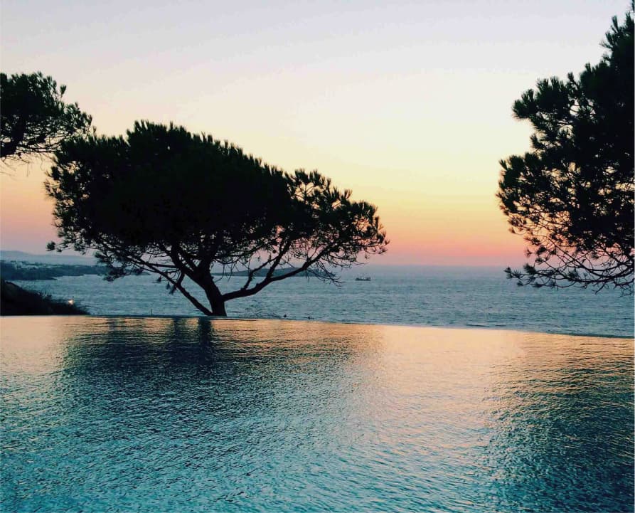 A pool to infinity